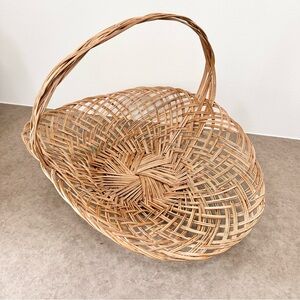 Vintage Handwoven Wicker Rattan Gathering Basket Arch Handle Large 19 X14 “ Base